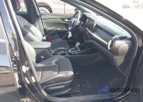 2022 Kia Forte Gt-Line z USA, uszkodzony, nr VIN 3KPF54AD3NE495460